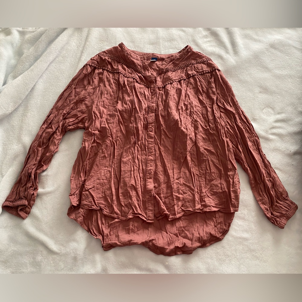 Old navy women’s blouse. Size L. Color pink